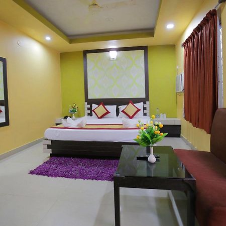 Hotel Pushpak Bhuvanesvar Kültér fotó