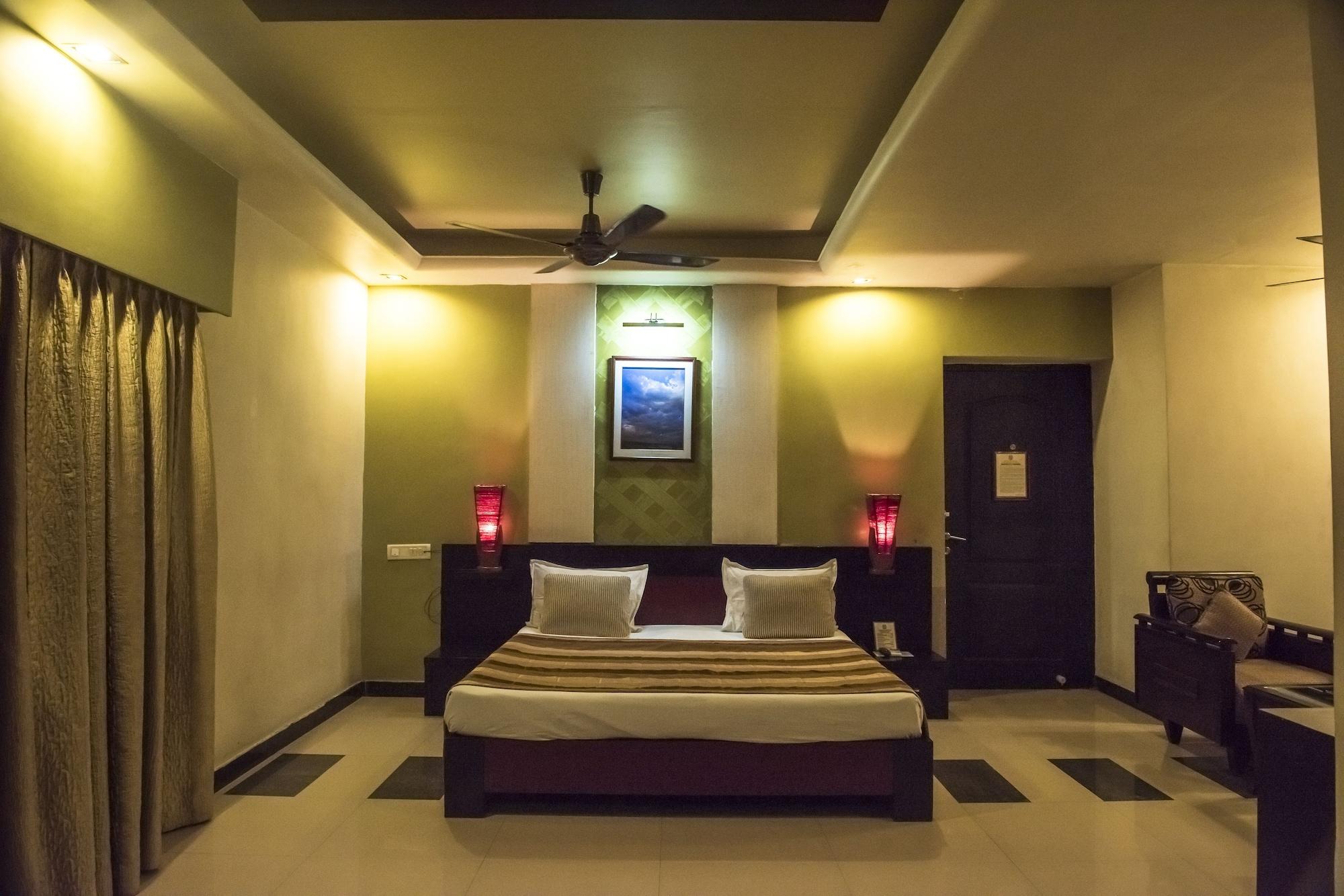 Hotel Pushpak Bhuvanesvar Kültér fotó