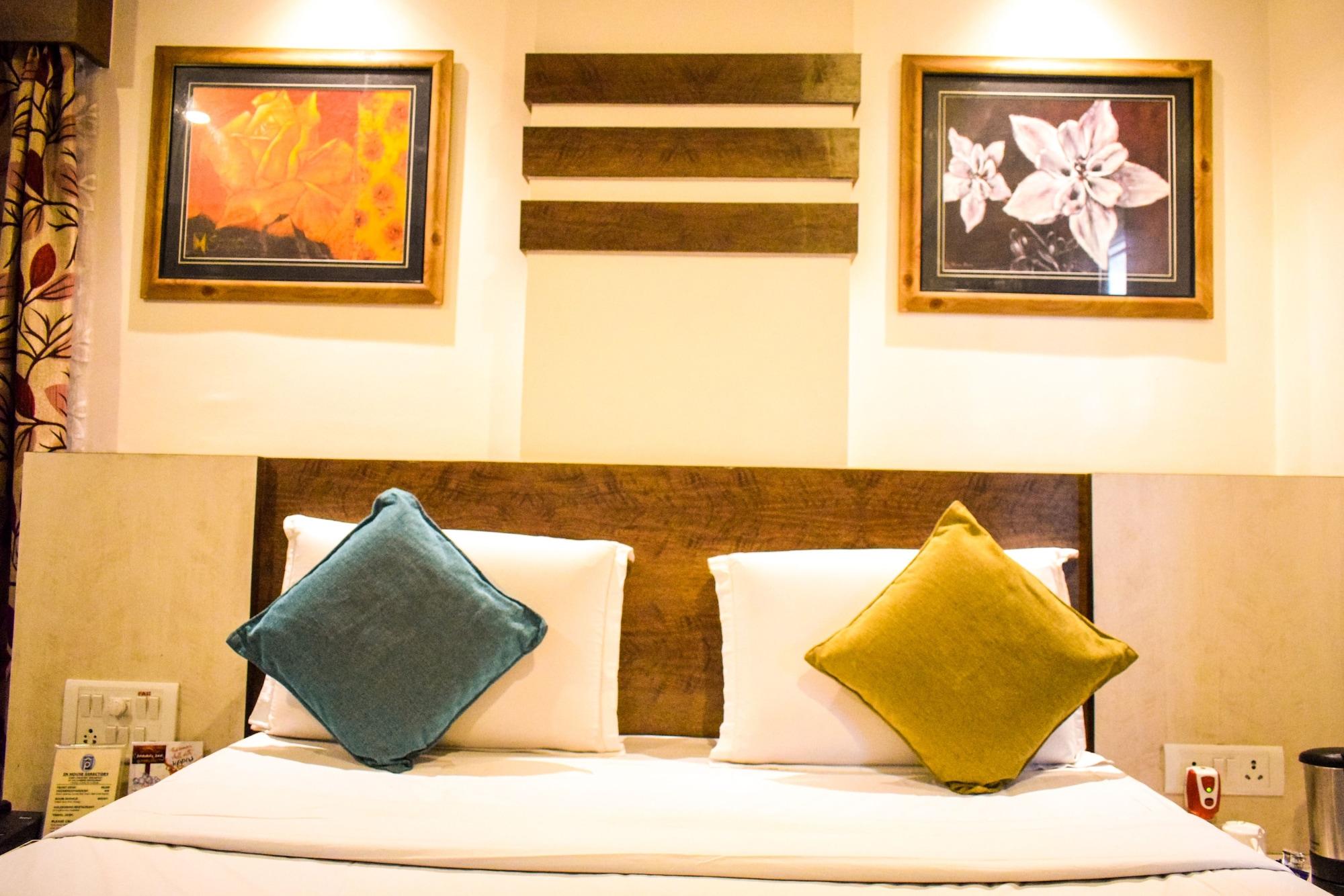 Hotel Pushpak Bhuvanesvar Kültér fotó