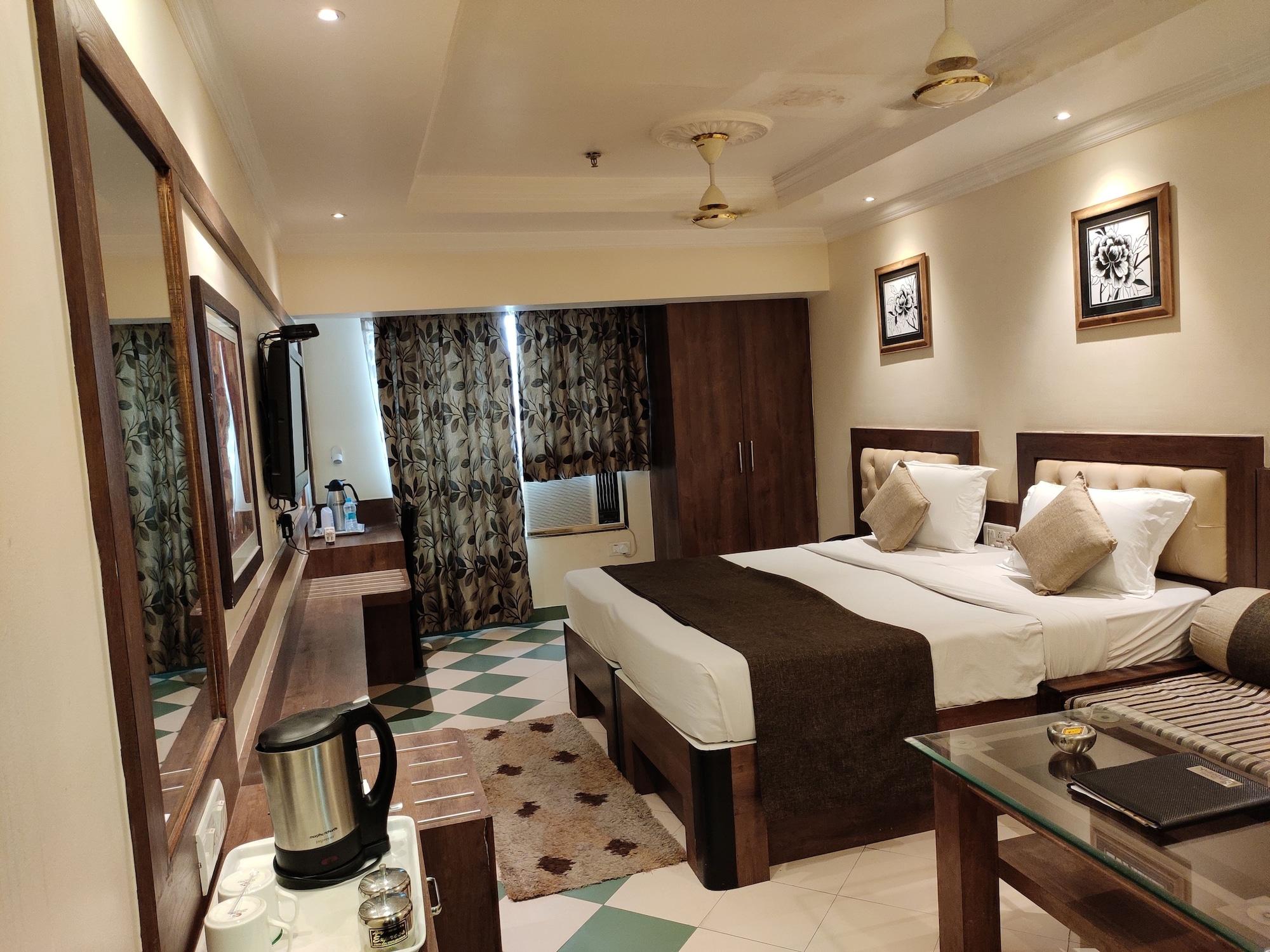 Hotel Pushpak Bhuvanesvar Kültér fotó