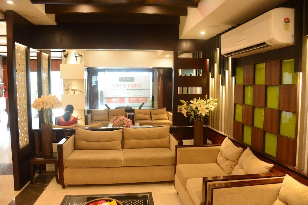 Hotel Pushpak Bhuvanesvar Kültér fotó