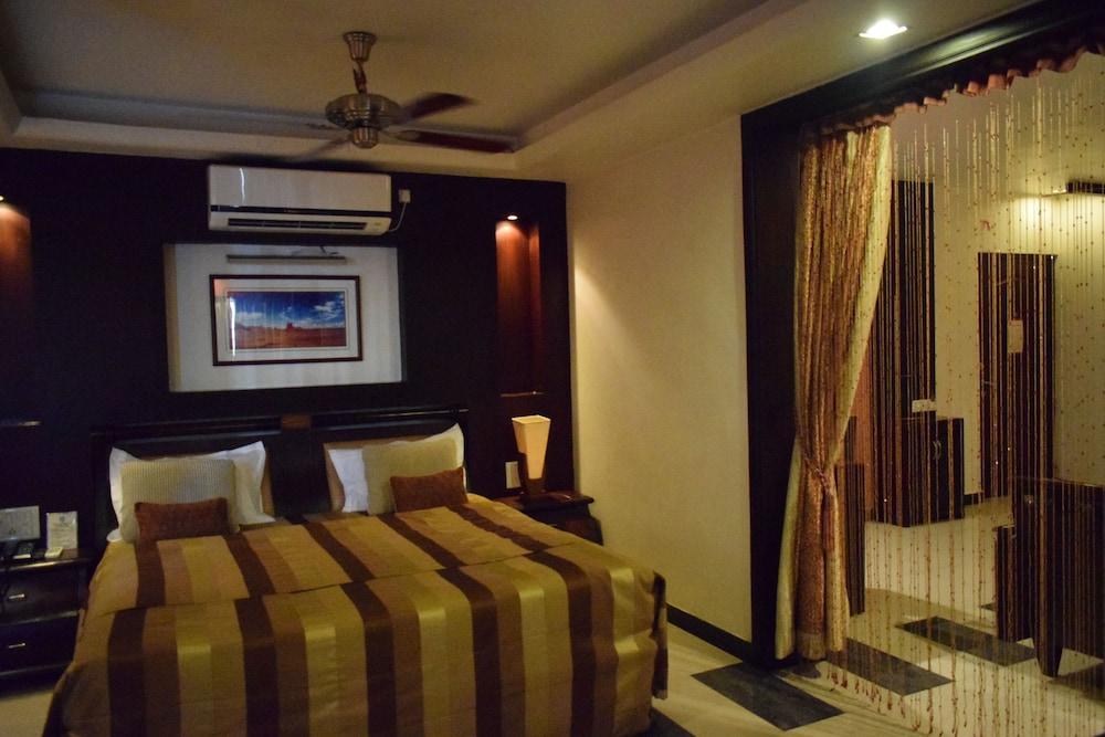 Hotel Pushpak Bhuvanesvar Kültér fotó