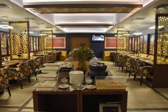 Hotel Pushpak Bhuvanesvar Kültér fotó