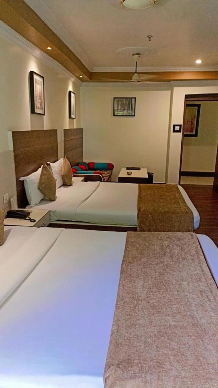 Hotel Pushpak Bhuvanesvar Kültér fotó