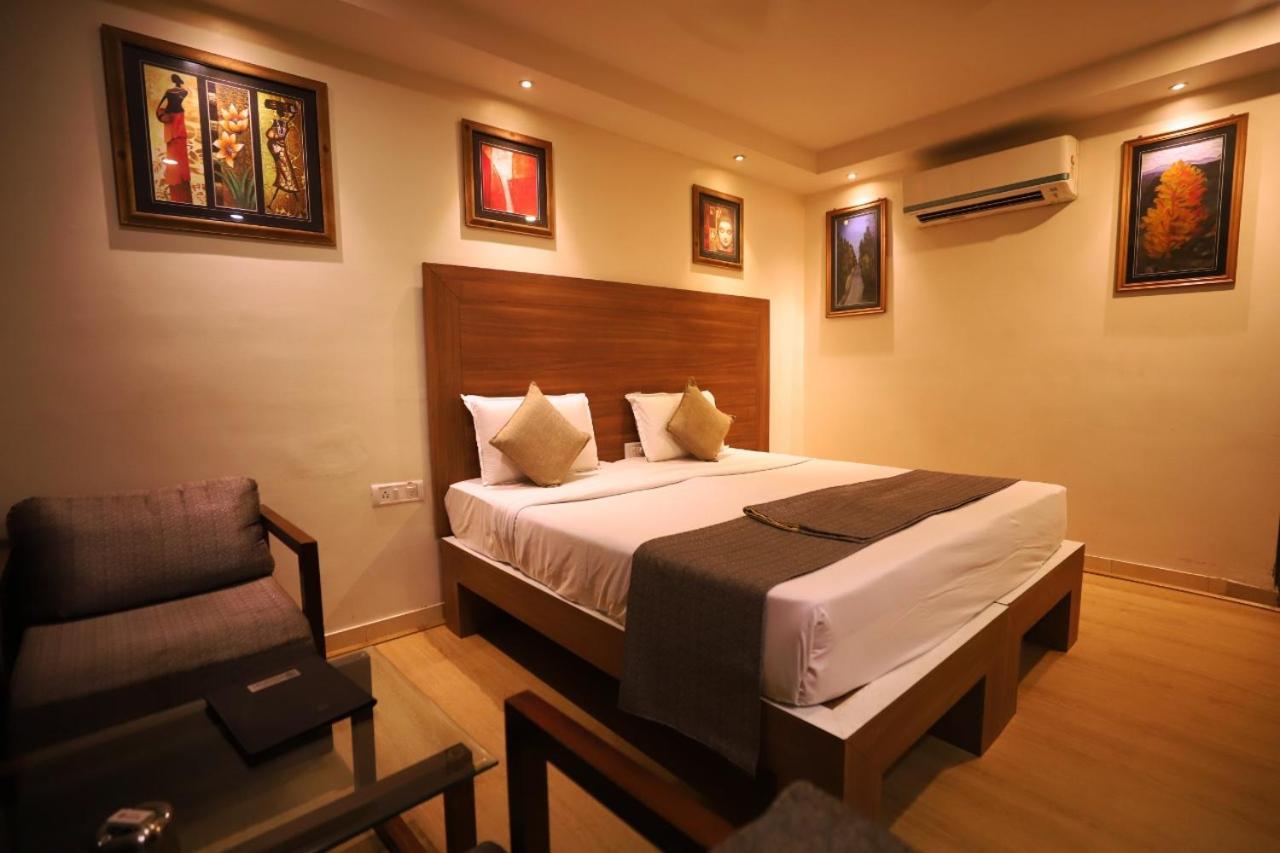 Hotel Pushpak Bhuvanesvar Kültér fotó