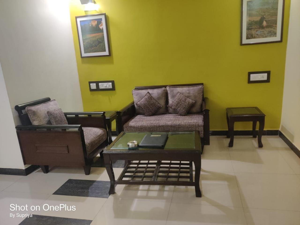 Hotel Pushpak Bhuvanesvar Kültér fotó