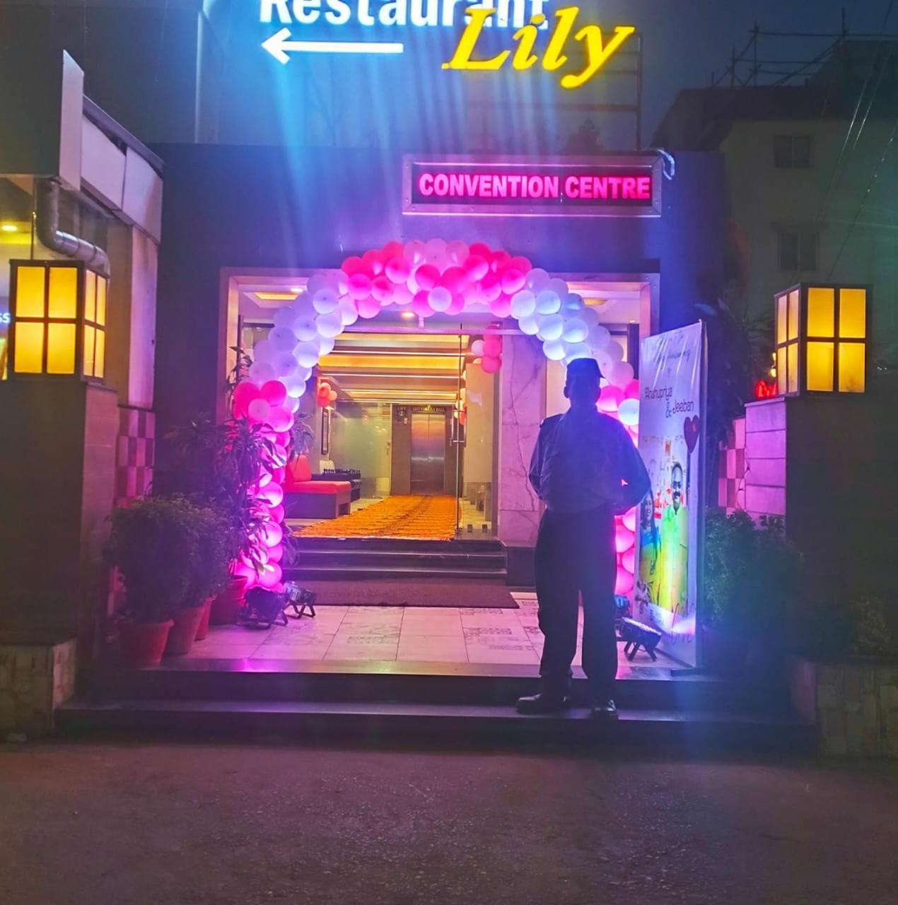 Hotel Pushpak Bhuvanesvar Kültér fotó