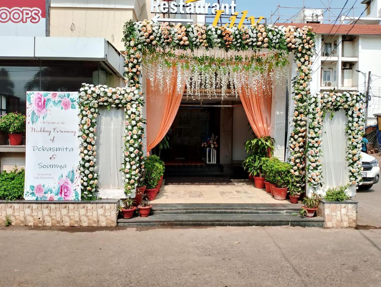 Hotel Pushpak Bhuvanesvar Kültér fotó