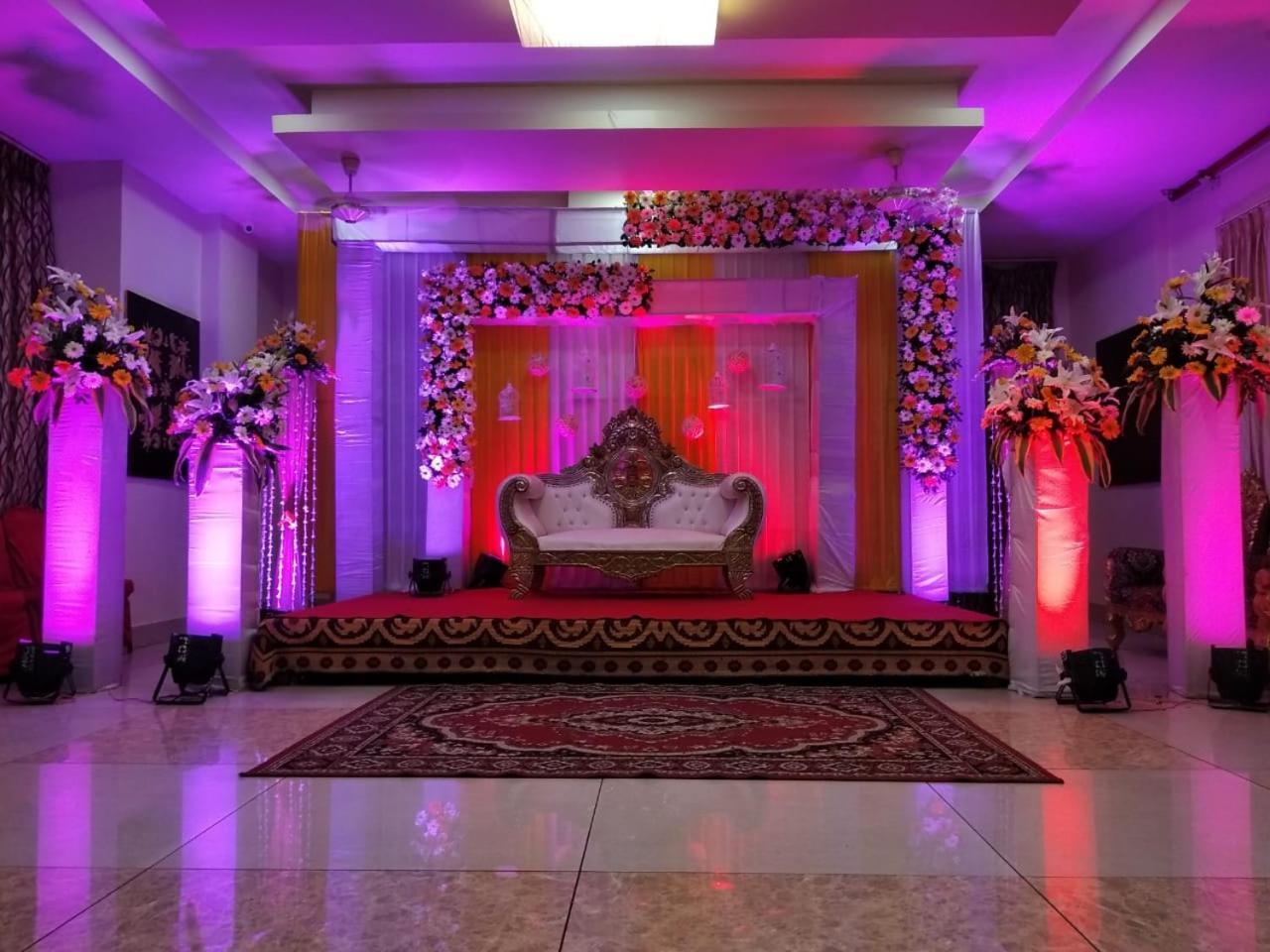 Hotel Pushpak Bhuvanesvar Kültér fotó