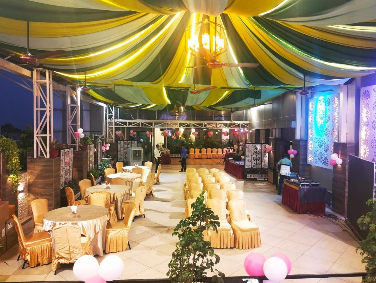 Hotel Pushpak Bhuvanesvar Kültér fotó