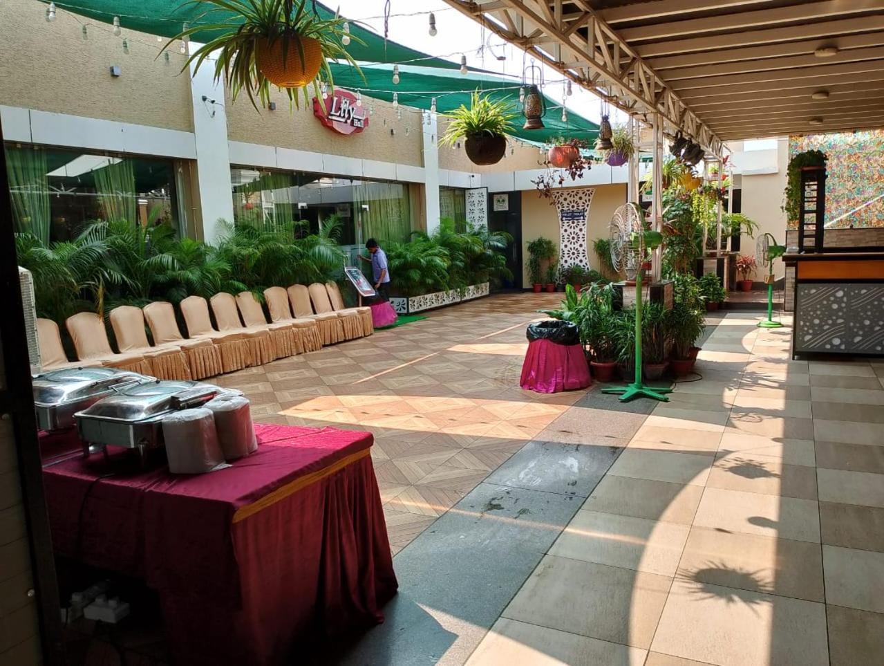 Hotel Pushpak Bhuvanesvar Kültér fotó
