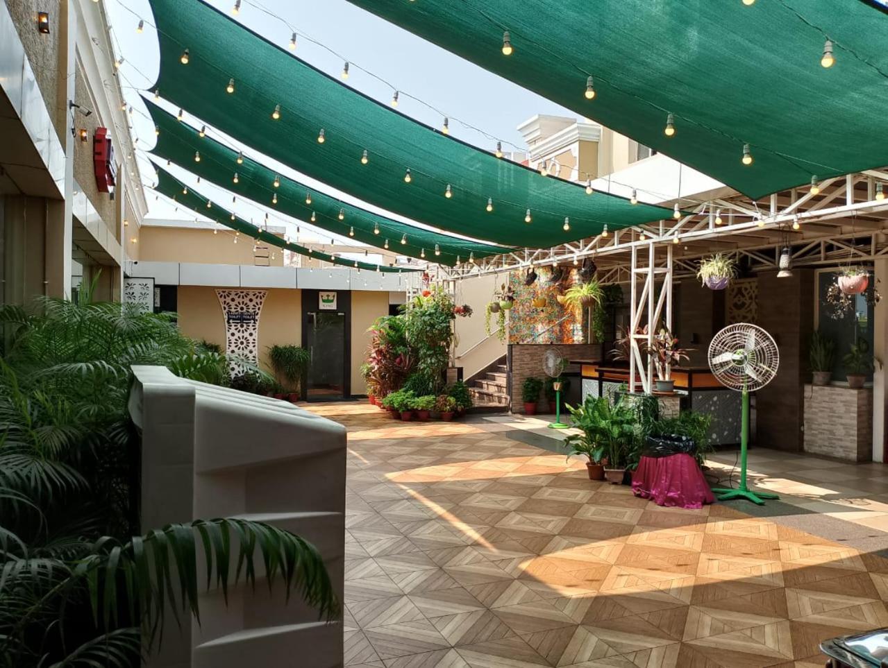 Hotel Pushpak Bhuvanesvar Kültér fotó
