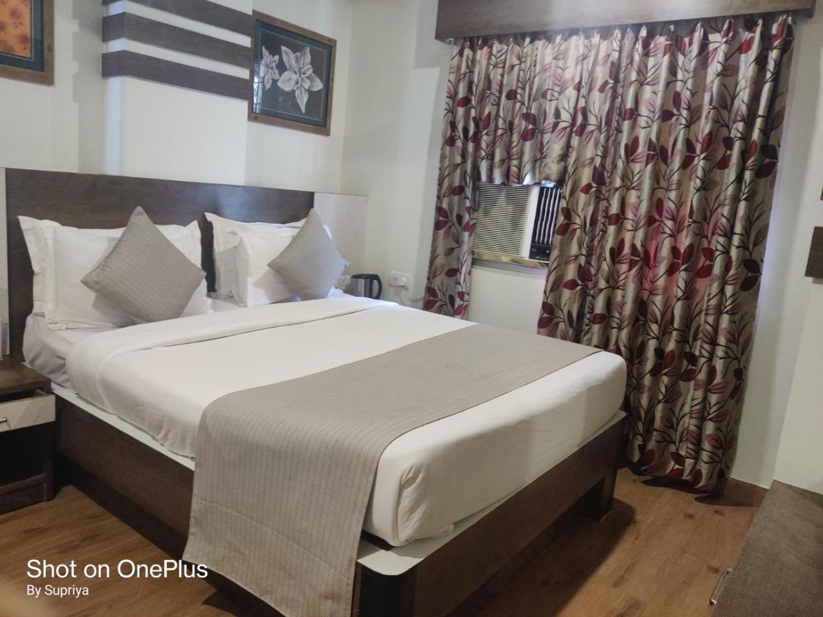 Hotel Pushpak Bhuvanesvar Kültér fotó