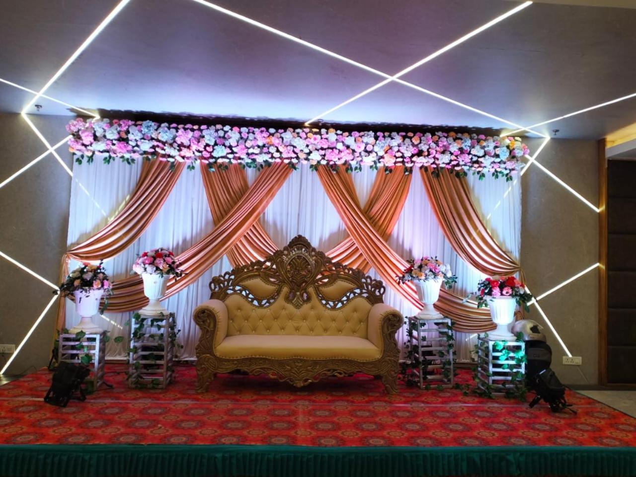 Hotel Pushpak Bhuvanesvar Kültér fotó