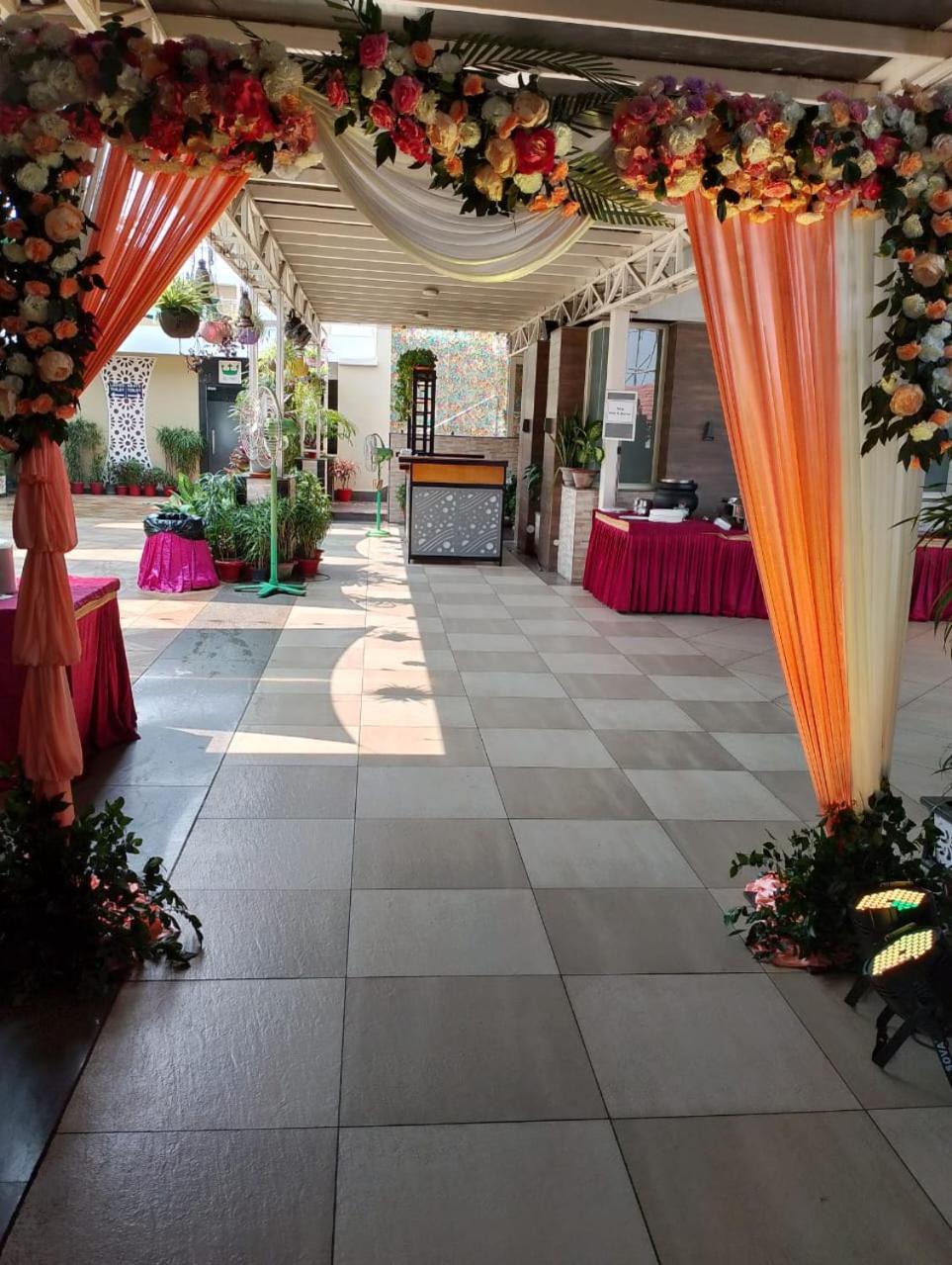 Hotel Pushpak Bhuvanesvar Kültér fotó
