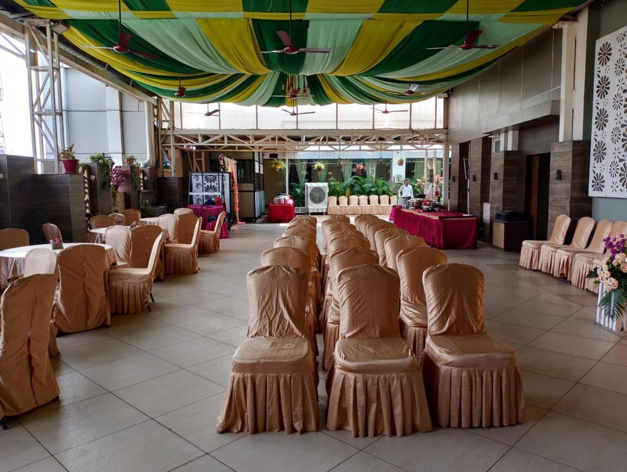 Hotel Pushpak Bhuvanesvar Kültér fotó