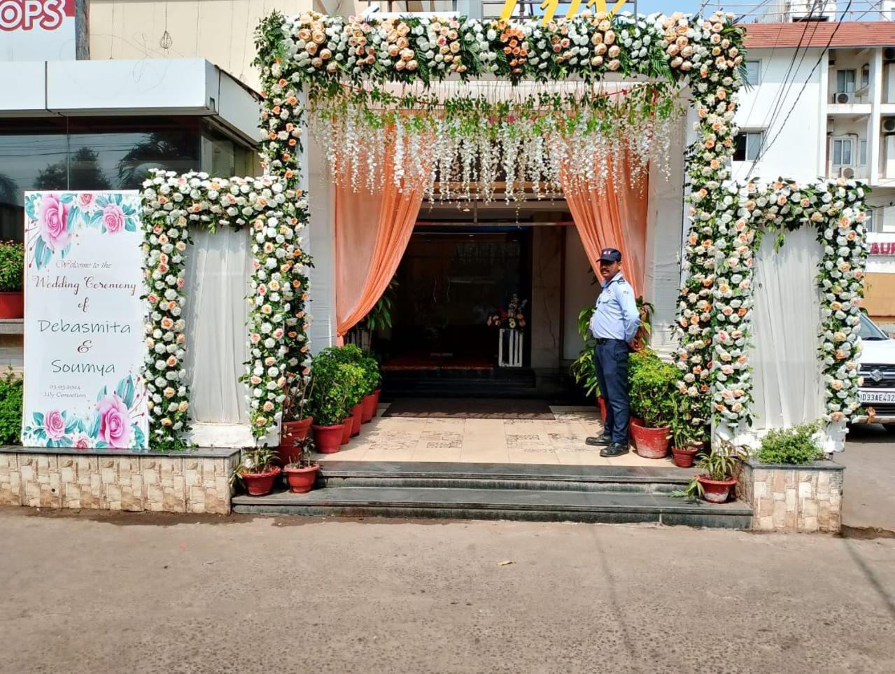 Hotel Pushpak Bhuvanesvar Kültér fotó