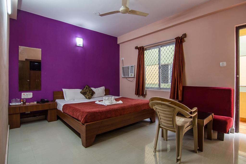 Hotel Pushpak Bhuvanesvar Kültér fotó