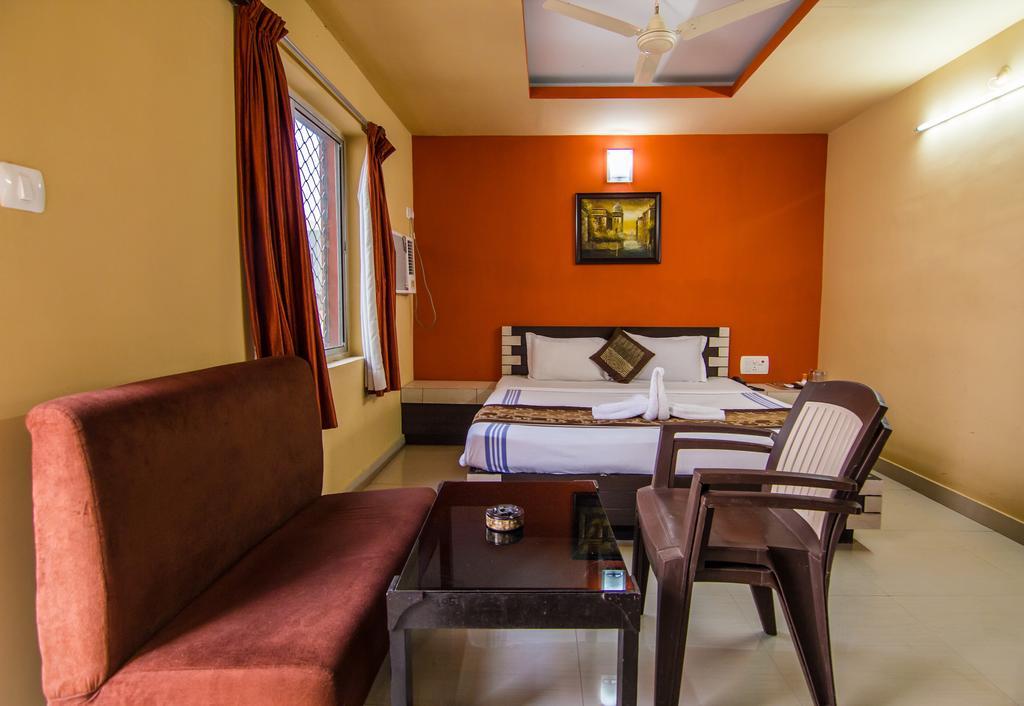Hotel Pushpak Bhuvanesvar Kültér fotó