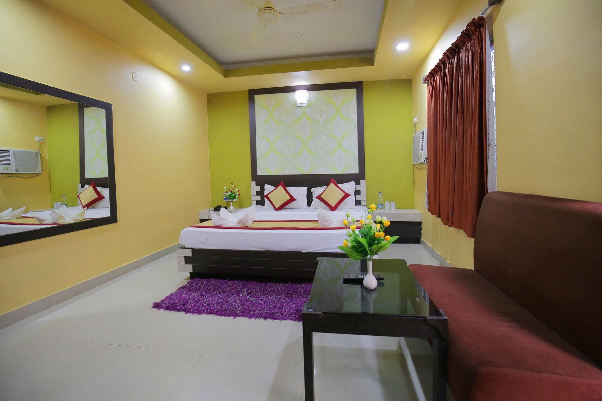 Hotel Pushpak Bhuvanesvar Kültér fotó