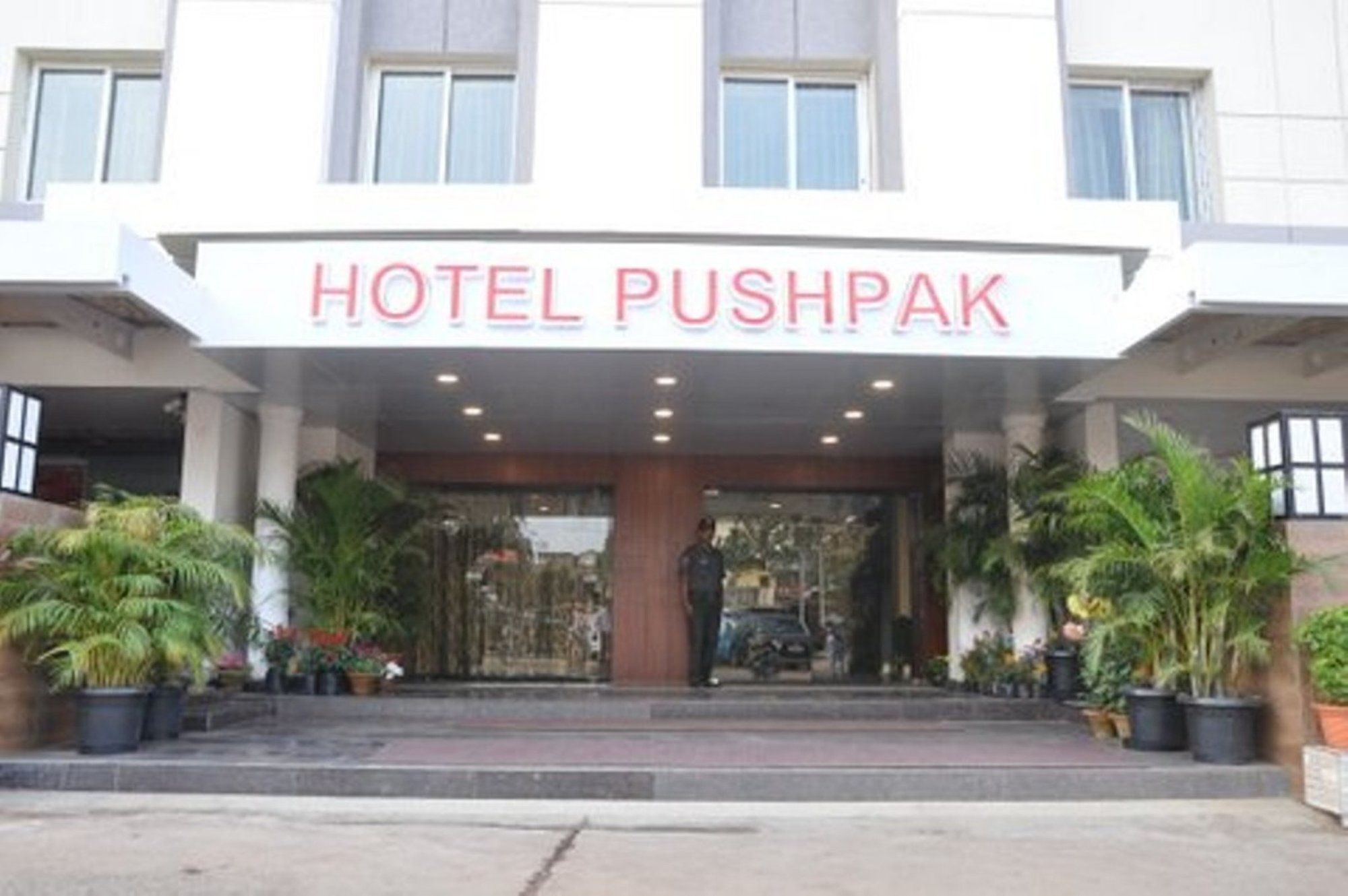 Hotel Pushpak Bhuvanesvar Kültér fotó