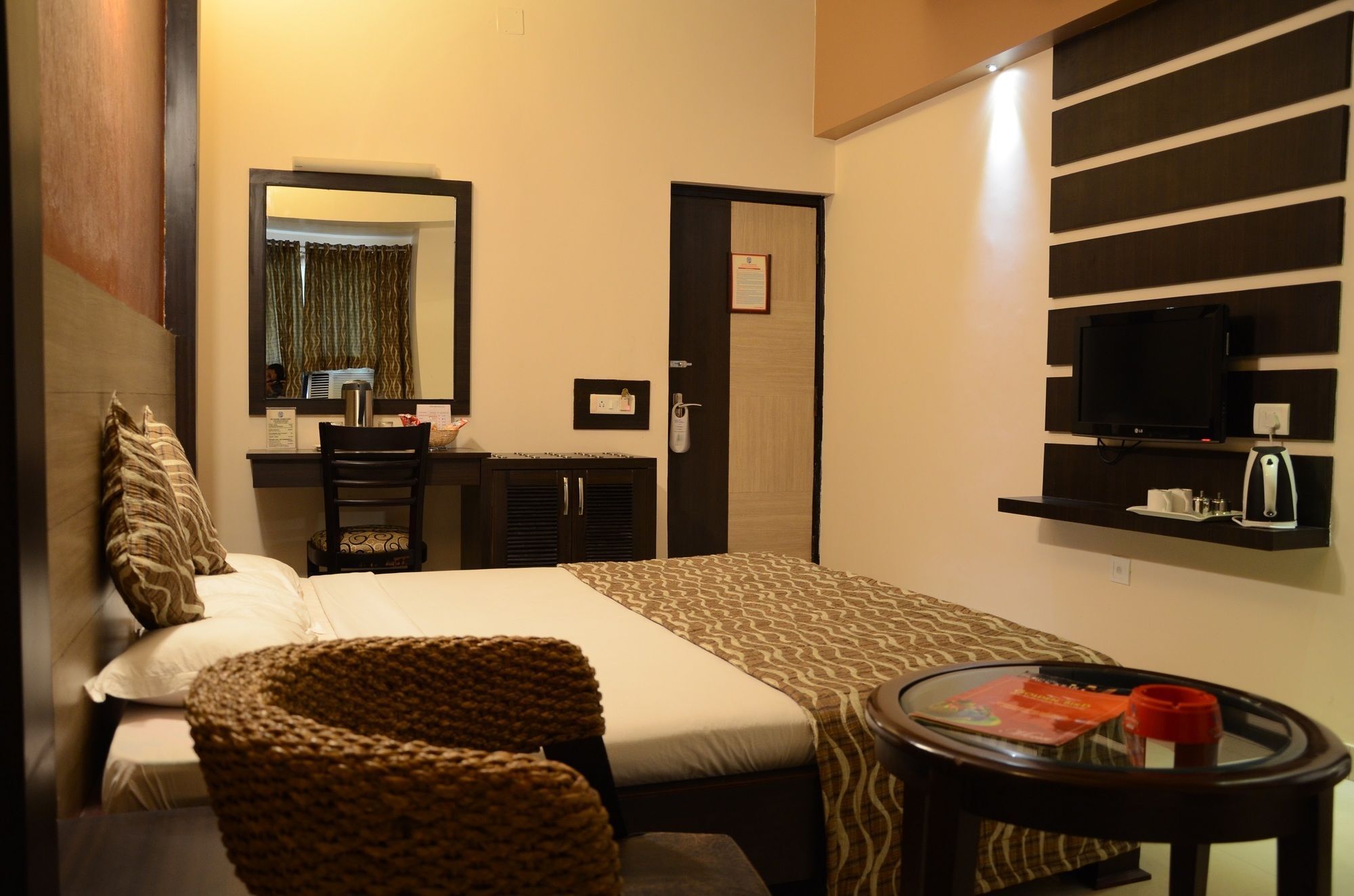 Hotel Pushpak Bhuvanesvar Kültér fotó