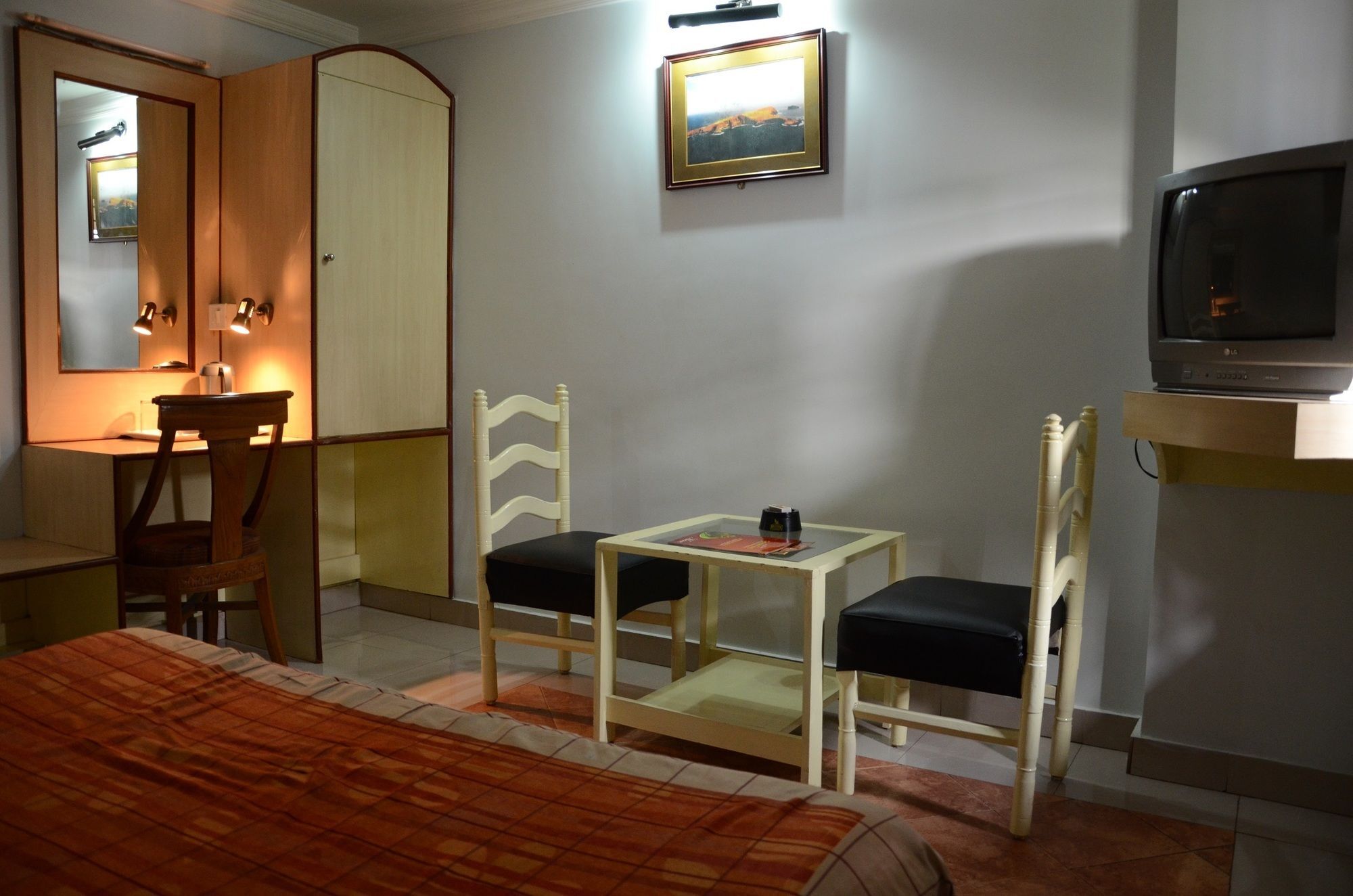 Hotel Pushpak Bhuvanesvar Kültér fotó