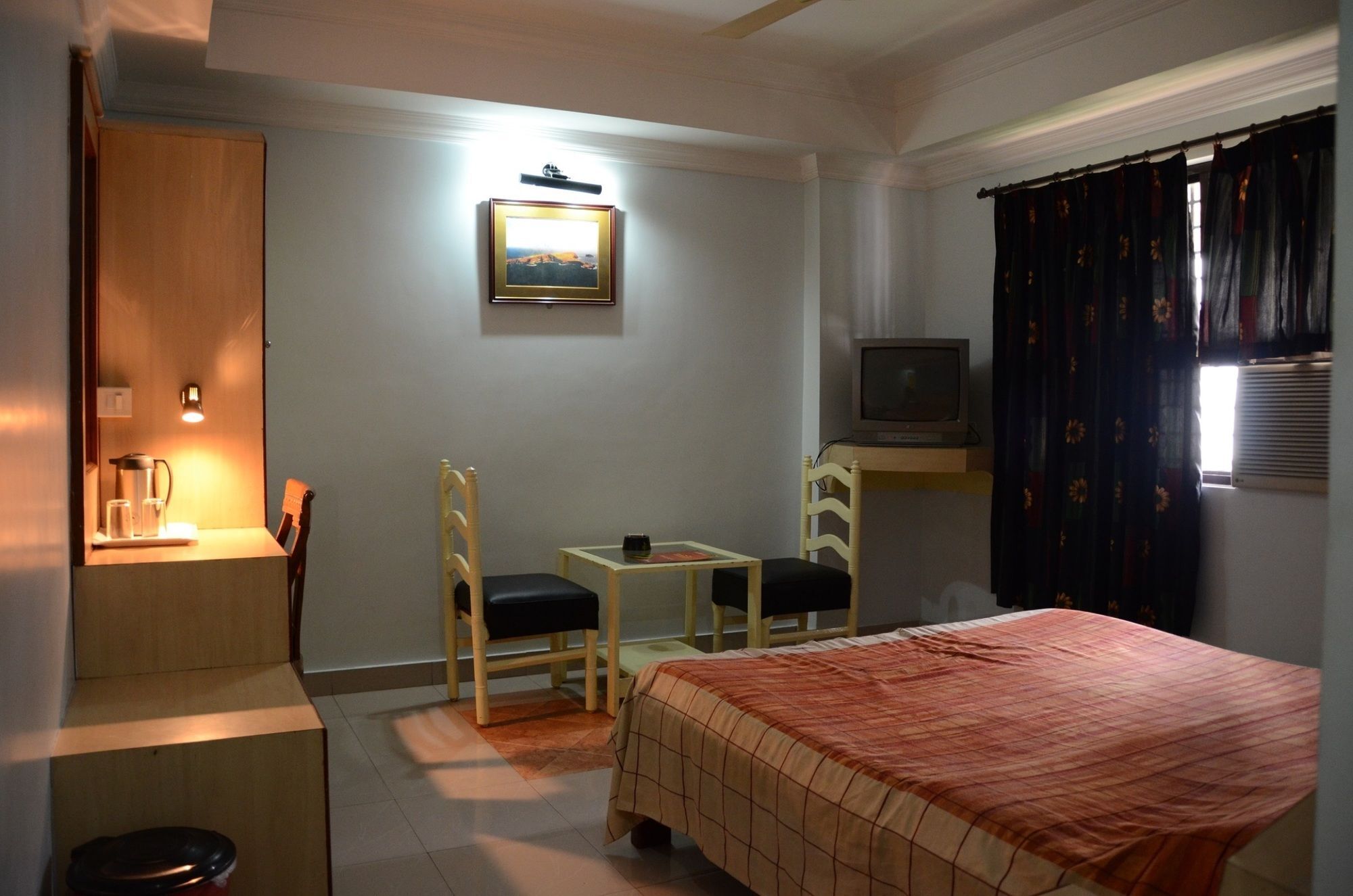 Hotel Pushpak Bhuvanesvar Kültér fotó